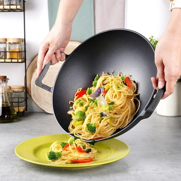 Patelnia wok żeliwna CAST LINE 36 cm