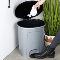 Kosz na śmieci z pedałem plastikowy szary 30 l