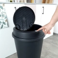 Kosz na śmieci plastikowy czarny 47 l