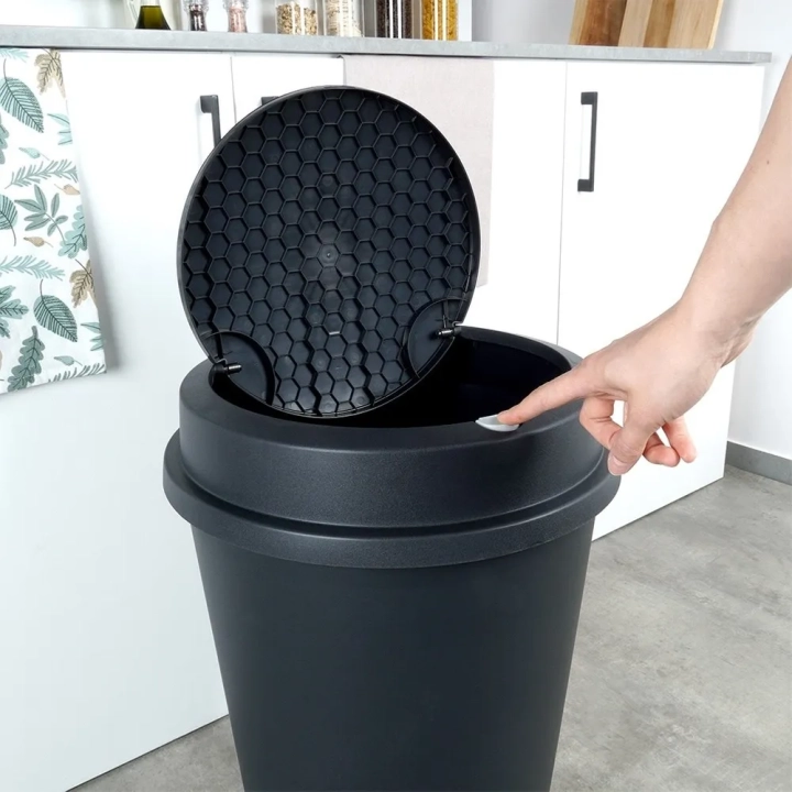 Kosz na śmieci plastikowy czarny 47 l