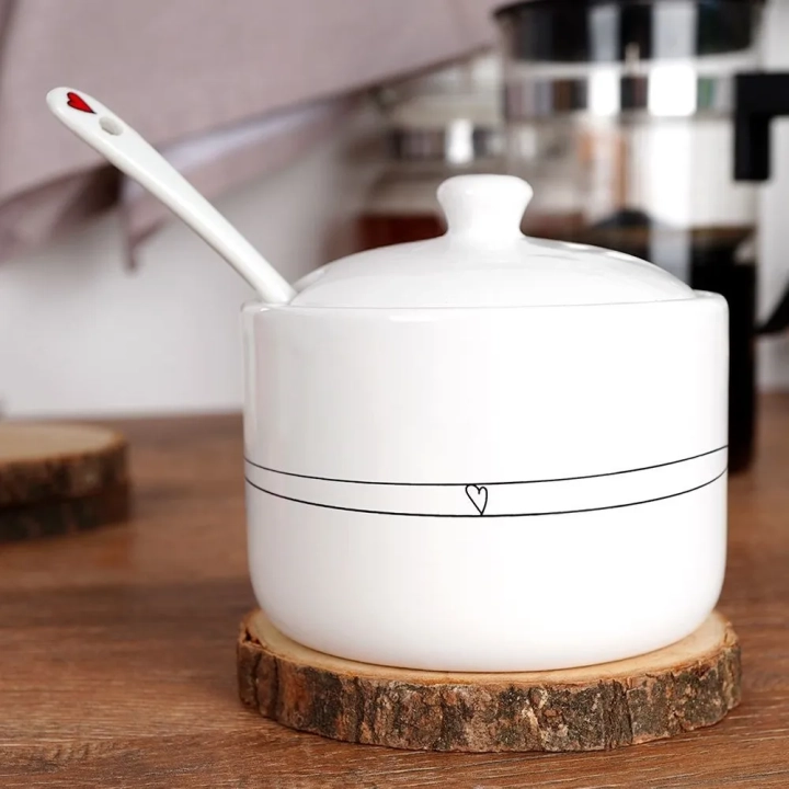 Cukierniczka z łyżeczką ceramiczna biała SERCE 300 ml