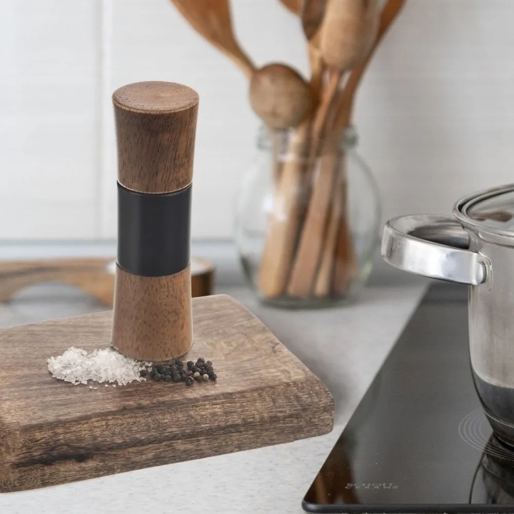 Młynek do pieprzu i soli drewniany WOODEN 15,5 cm