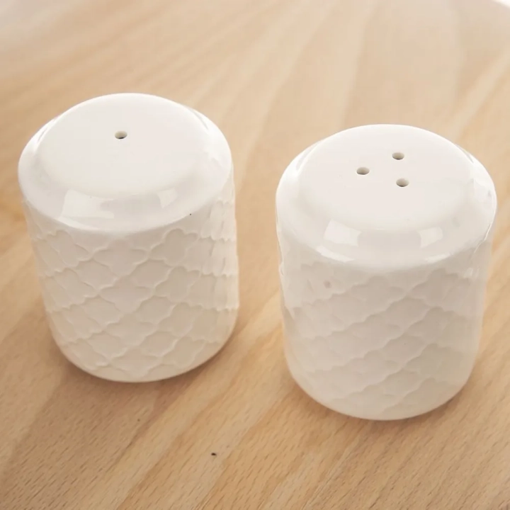Solniczka i pieprzniczka porcelanowa ze stojakiem WHITELINE 3 el.