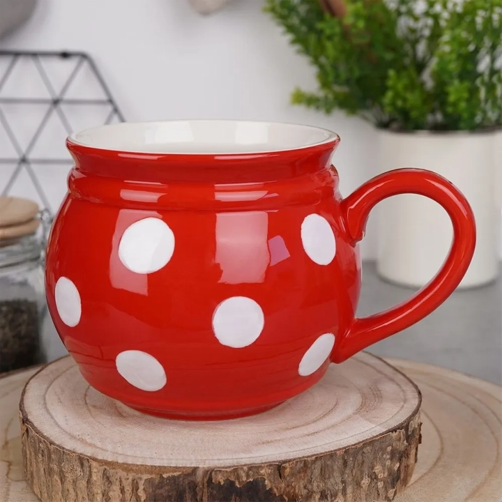 Kubek ceramiczny czerwony w grochy 950 ml