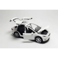 Model samochodu Tesla X90 1:32 biały miniatura elektrycznego auta z otwieranymi drzwiami