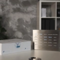 Elegancki Zegar LED do Biura build-yours BoxClock w języku niemieckim, szczotkowana stal Powystawowy