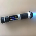 Zestaw LED mieczy Jedi STAR WARS 66cm 2 szt podświetlane miecze świetlne do zabawy i cosplayu fanów Gwiezdnych Wojen