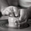 Ręcznie robiony fioletowo-biały zestaw ceramiczny NIE KOMPLET