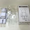 Miś Bearbrick 400% figurka do wnętrza 28cm biały designerska figurka kolekcjonerska do dekoracji salonu lub biura