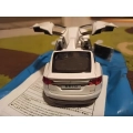 Model samochodu Tesla X90 1:32 biały miniatura elektrycznego auta z otwieranymi drzwiami