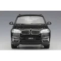 Model BMW X5 w skali 1:24 czarna kolekcjonerska miniatura luksusowego SUV-a