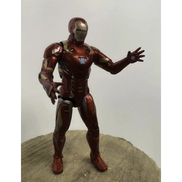 Figurka Iron Mana, Avengers, Wojna Domowa Marvela. 17 cm. Na stojaku
