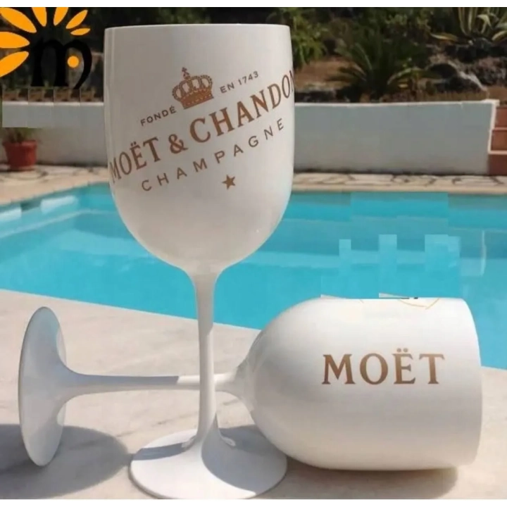 Kieliszek Moët & Chandon Ibiza 1 szt. Biały elegancki plastikowy kieliszek do szampana z logo, idealny na imprezy i plener