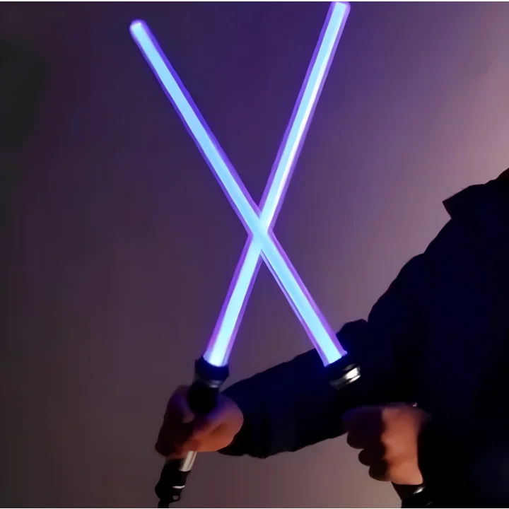Zestaw LED mieczy Jedi STAR WARS 66cm 2 szt podświetlane miecze świetlne do zabawy i cosplayu fanów Gwiezdnych Wojen