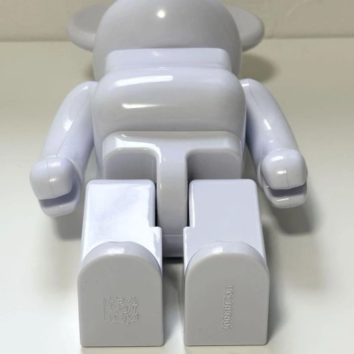 Miś Bearbrick 400% figurka do wnętrza 28cm biały designerska figurka kolekcjonerska do dekoracji salonu lub biura