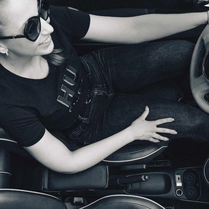 Podłokietnik środkowy z schowkiem do FIAT 500 2016 czarny Rati Armster S POWYSTAWOWY
