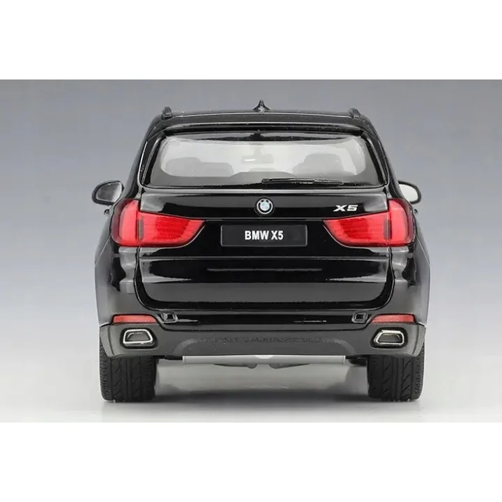 Model BMW X5 w skali 1:24 czarna kolekcjonerska miniatura luksusowego SUV-a