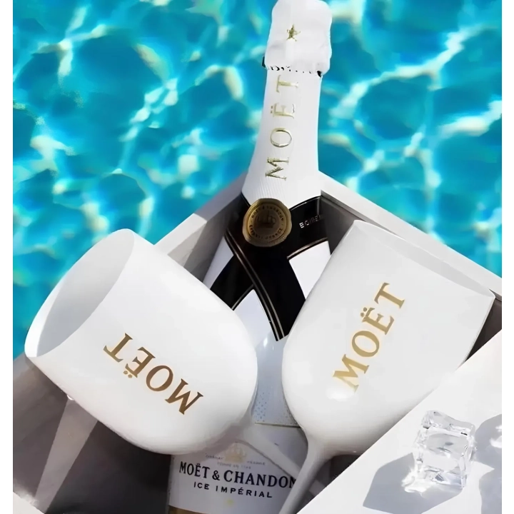 Kieliszek Moët & Chandon Ibiza 1 szt. Biały elegancki plastikowy kieliszek do szampana z logo, idealny na imprezy i plener