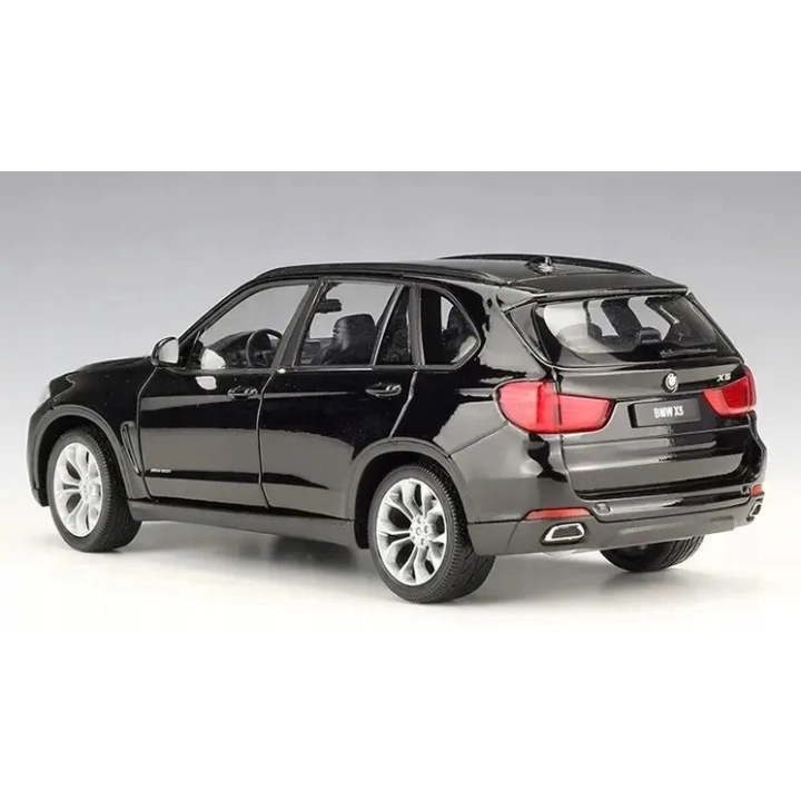Model BMW X5 w skali 1:24 czarna kolekcjonerska miniatura luksusowego SUV-a