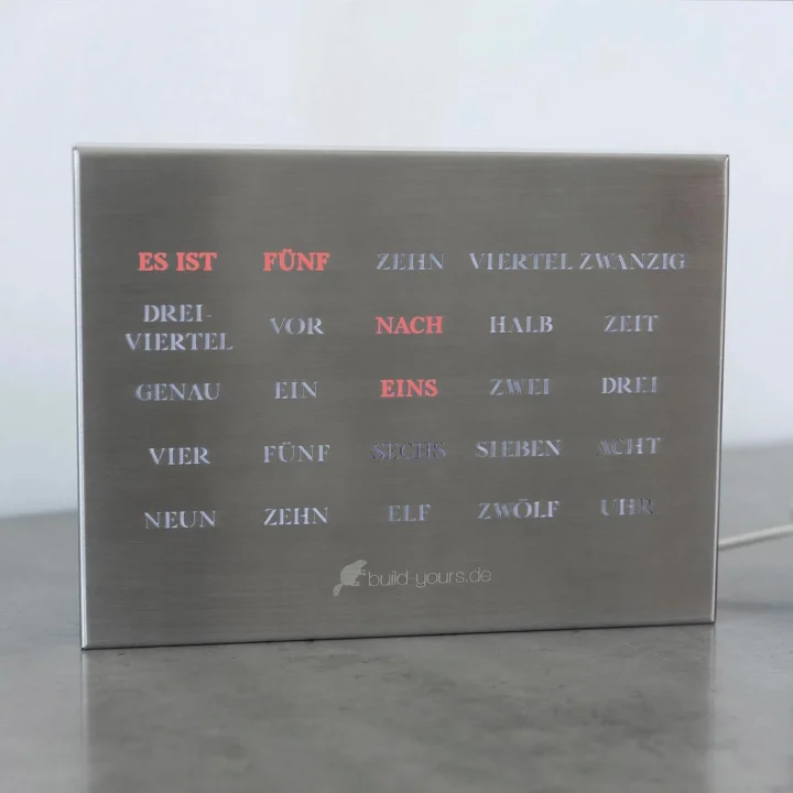 Elegancki Zegar LED do Biura build-yours BoxClock w języku niemieckim, szczotkowana stal Powystawowy