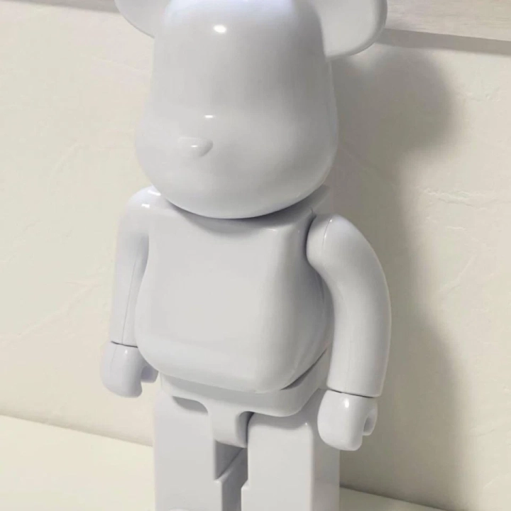 Miś Bearbrick 400% figurka do wnętrza 28cm biały designerska figurka kolekcjonerska do dekoracji salonu lub biura
