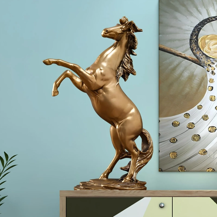 Złota statuetka Koń 295 mm, Złota statuetka Konia, Koń na piętach