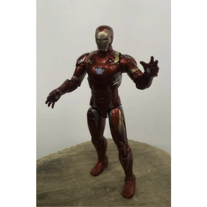 Figurka Iron Mana, Avengers, Wojna Domowa Marvela. 17 cm. Na stojaku