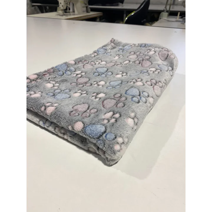 Koc polarowy 70x50 cm łapy ciemne