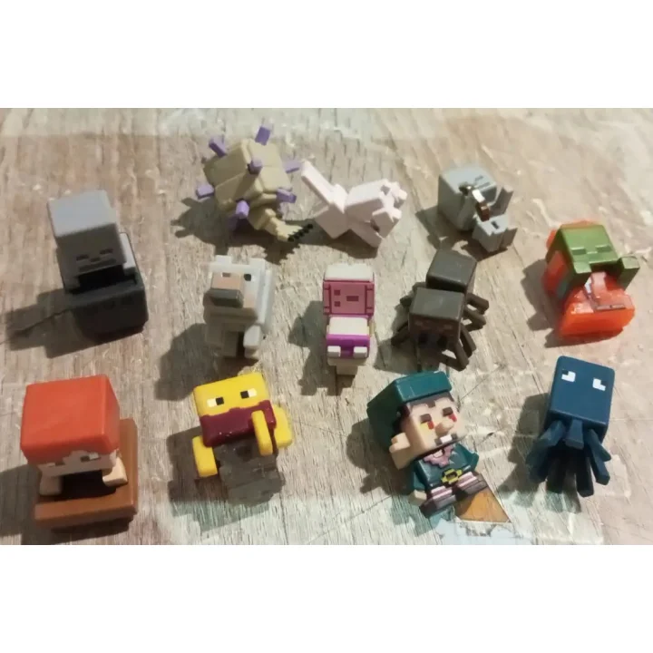 Zestaw mini figurek Minecraft 12 szt kultowe postacie z gry Minecraft w kompaktowej formie dla dzieci i kolekcjonerów