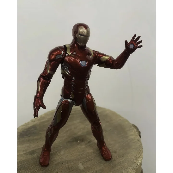 Figurka Iron Mana, Avengers, Wojna Domowa Marvela. 17 cm. Na stojaku