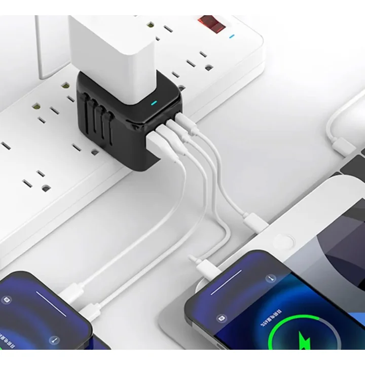 Uniwersalny adapter podróżny USB-A x2/USB-C x2 do ładowania czarny
