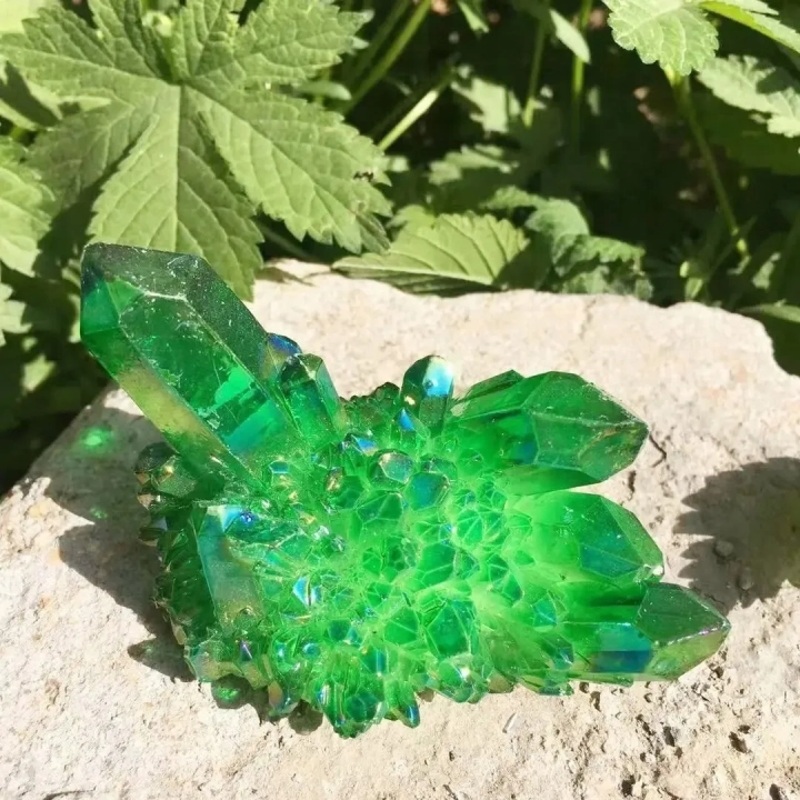 Zielony kwarc kamienny 70g Naturalny kamień kwarcowy zieloną powłoką Mineralny Prazem Kształt może różnić