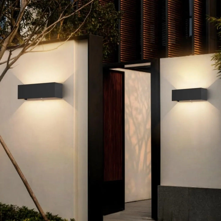 UŻYWANE Lampa ścienna 30W z czujnikiem ruchu Klighten A310/3-3000K 2 szt. IP65 antracyt