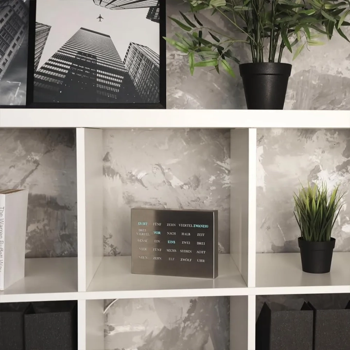 Elegancki Zegar LED do Biura build-yours BoxClock w języku niemieckim, szczotkowana stal Powystawowy