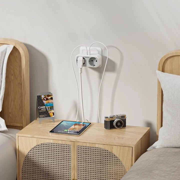 Adapter TESSAN TS-321-UK Wtyczka, 4 w 1 Wtyczka UK, z 2 gniazdami i 2 USB