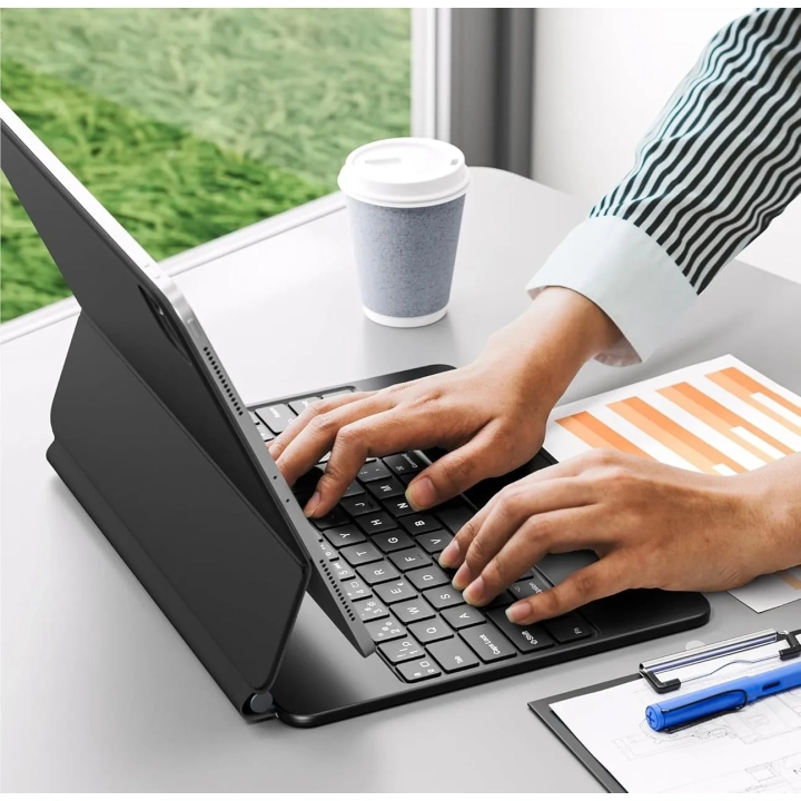 Etui z klawiaturą Earto do iPad Pro 12.9 (M2, 2024), 7 RGB, magnetyczne, QWERTY
