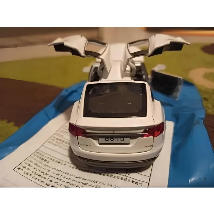 Model samochodu Tesla X90 1:32 biały miniatura elektrycznego auta z otwieranymi drzwiami