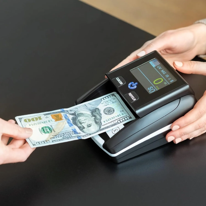 UŻYWANA Maszyna do sprawdzania banknotów i liczenia pieniędzy ZENACASA AL-130