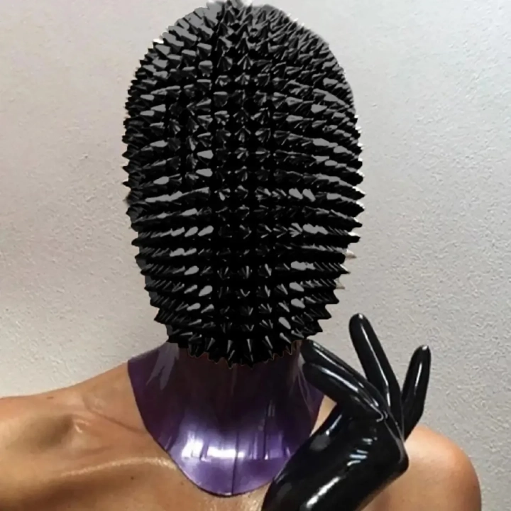 Maska z kolcami lateksowa czarna oryginalny dodatek do cosplayu i imprez tematycznych