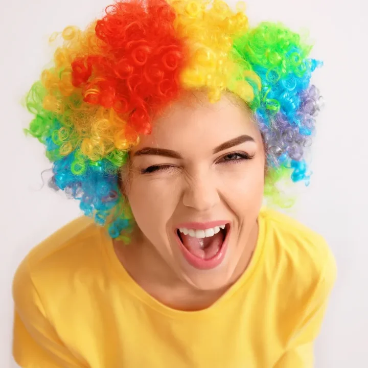 KOLOROWA PERUKA WŁOSY AFRO KARNAWAŁ PARTY FOTOBUDKA PANIEŃSKI URODZINY
