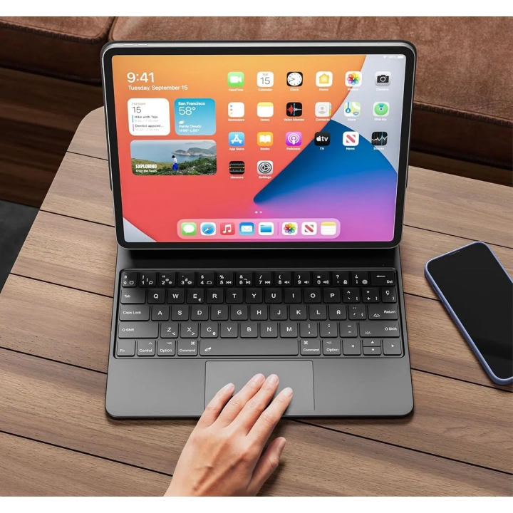 Etui z klawiaturą Earto do iPad Pro 12.9 (M2, 2024), 7 RGB, magnetyczne, QWERTY