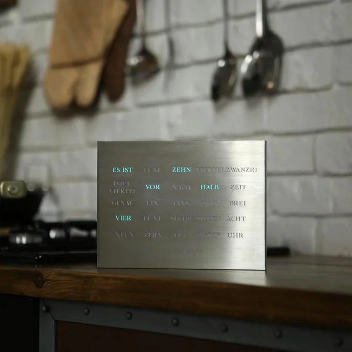 Elegancki Zegar LED do Biura build-yours BoxClock w języku niemieckim, szczotkowana stal Powystawowy